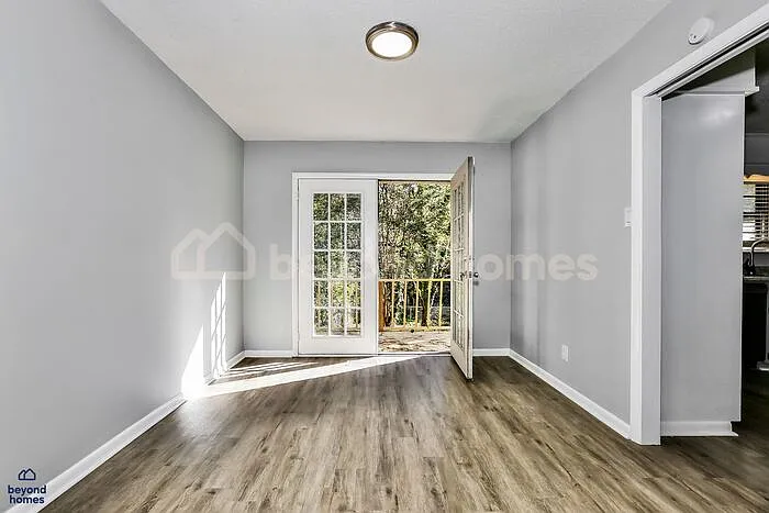 1908 Clapboard Hill Rd — Photo 3