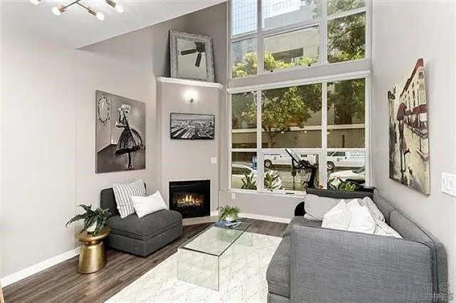 1 bed, 1.5 bath, 804 sqft, $2,995 — Photo 2
