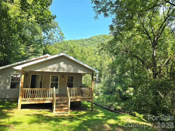 141 Silver Fox Dr, Cullowhee, NC 28723
