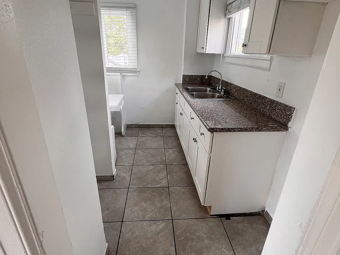 Studio, $1,595 — Photo 4