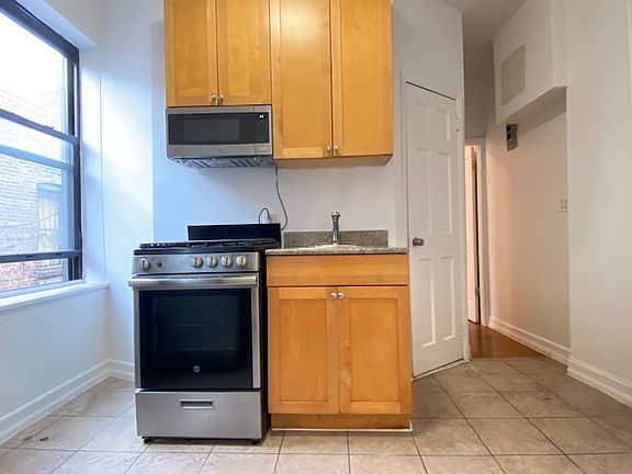 2nd image of 236 E 13th St #31