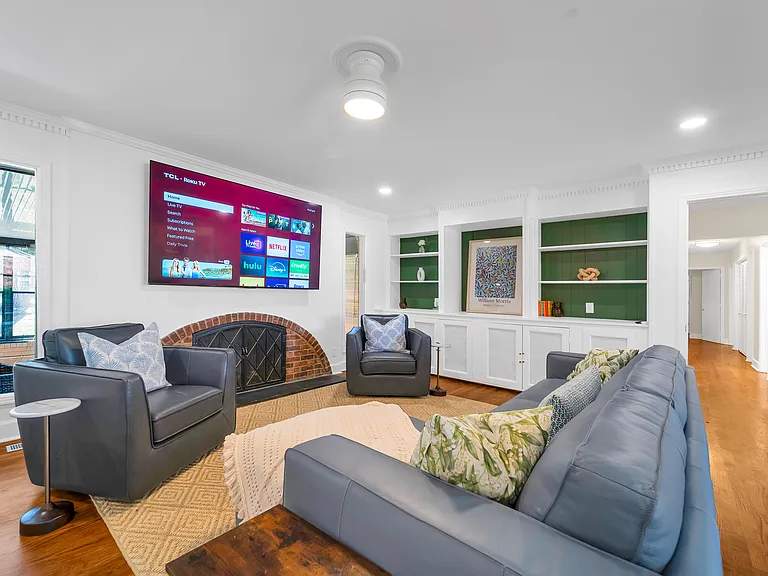 601 Regent Rd — Photo 2