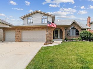 1085 Norwalk Rd, Lemont, IL 60439