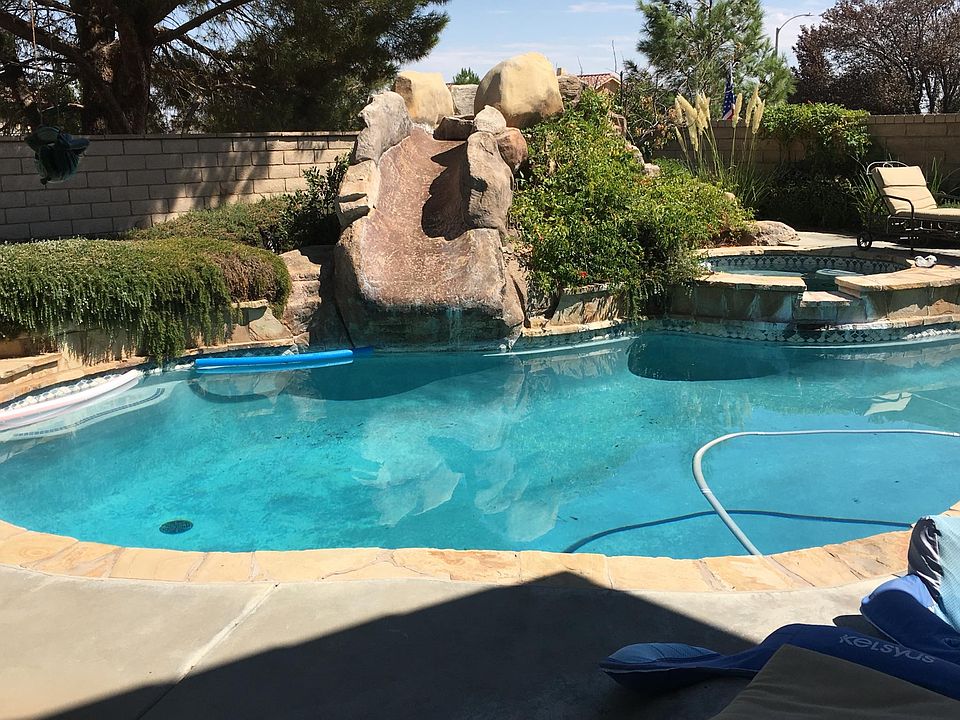 Pool with waterfall Rock Slide & Jacuzzi 