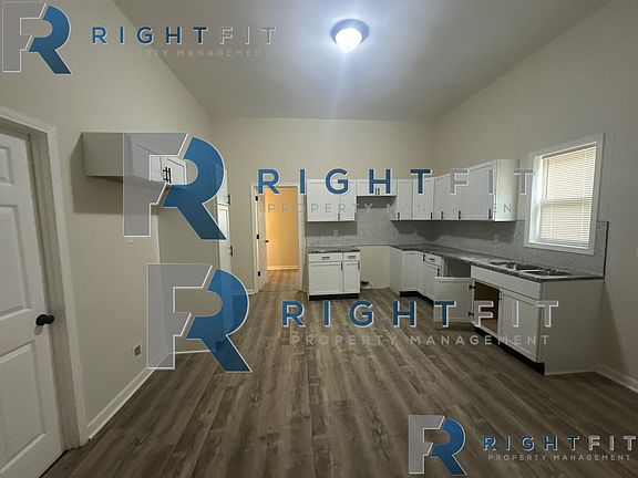 3rd image of 814 S 33rd St