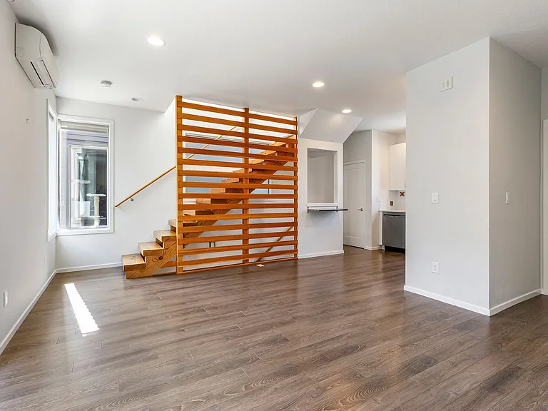 1217 N Morgan St — Photo 5