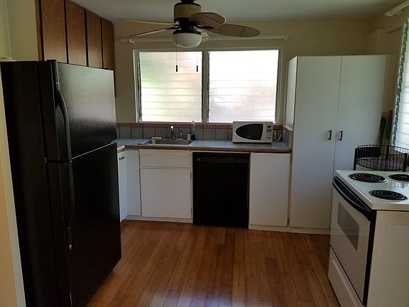 Kitchen (DW, stove/oven, refrigerator w/ice maker)