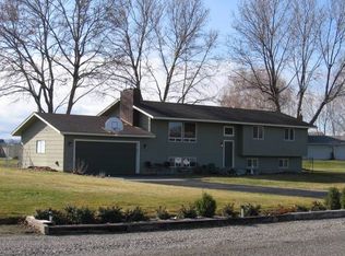 8816 Maple Dr, Pasco, WA 99301