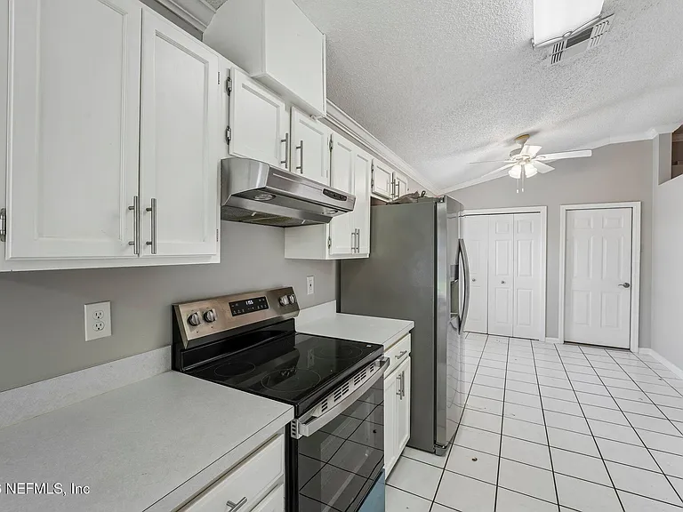 1219 Stern Way — Photo 13