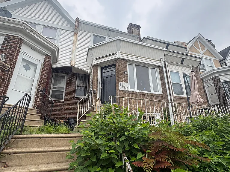 1700 N Edgewood St — Photo 16