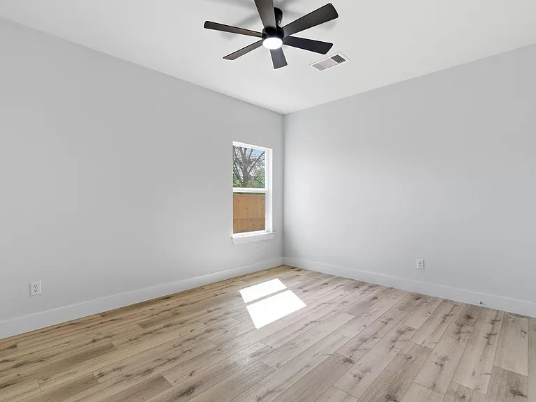 7040 Kinney St — Photo 21