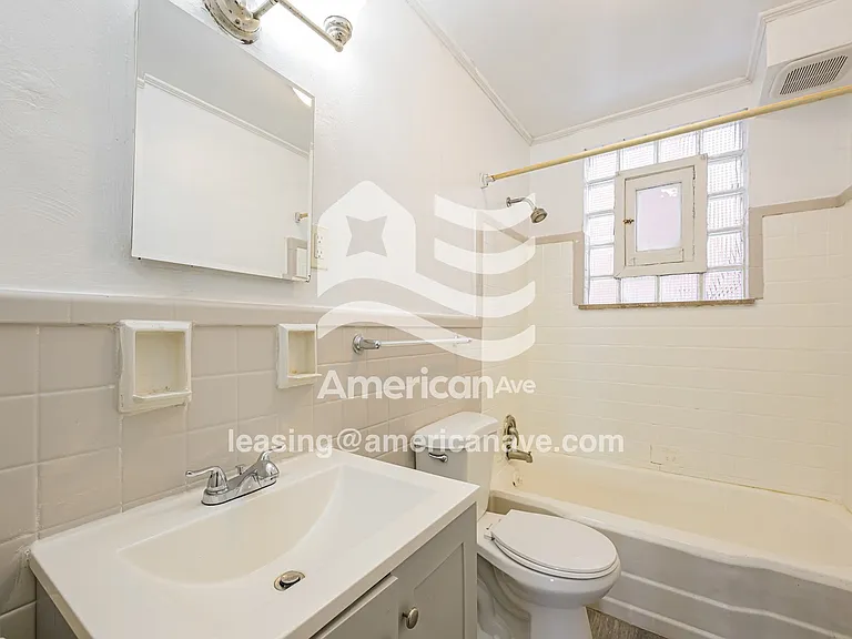 1070445_013_bathroom_13.jpg