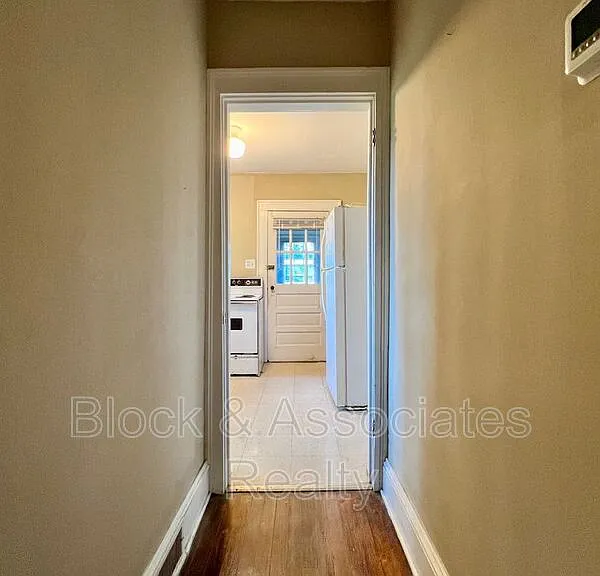 120 S Poplar St — Photo 14