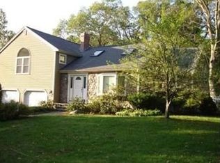 4 Hilltop Rd, Franklin, MA 02038