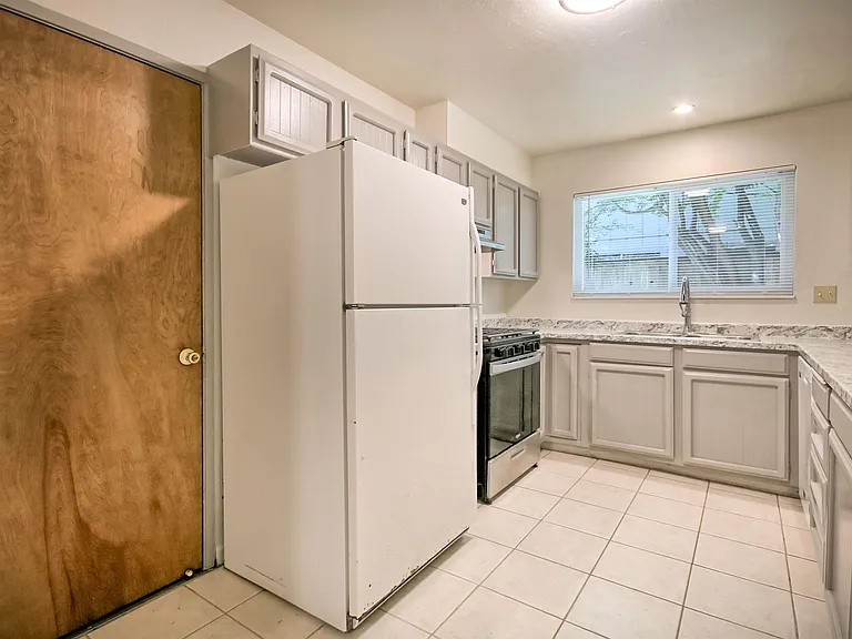 127 Walti St — Photo 16