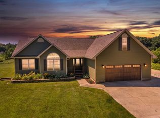 4181 Hunters Ln, Eaton Rapids, MI 48827