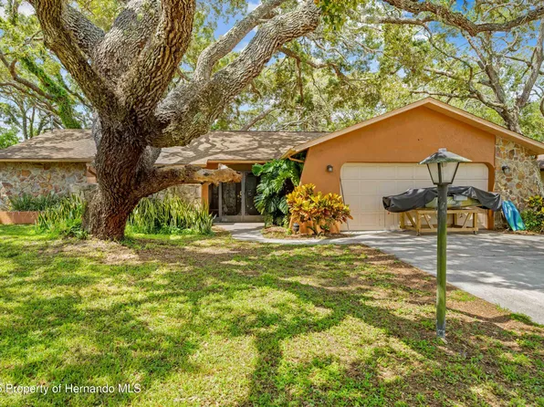 8268 Garrison St, Spring Hill, FL 34606