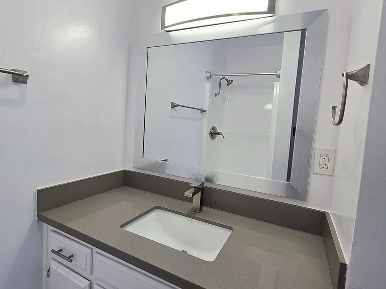 18400 Prairie Street — Photo 68