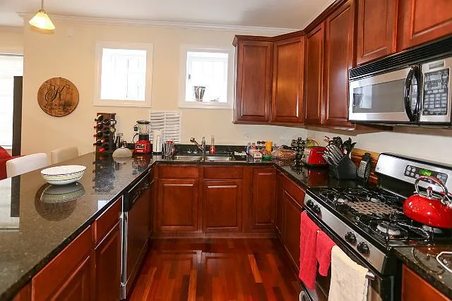 Building Photo - 4325 N Ashland Ave #1C