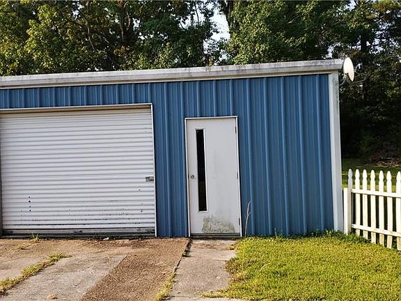 5th image of 504 Oleander Ln