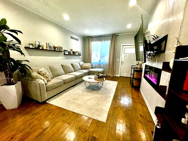 2929 Gaul St — Photo 3