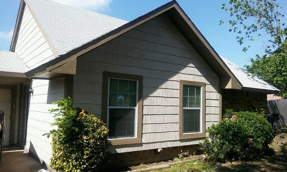 3215 Fort Bend Dr