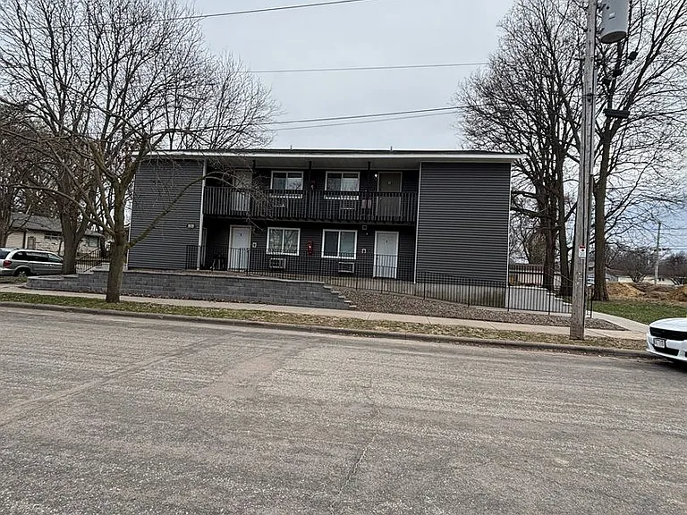828 Gould St — Photo 6