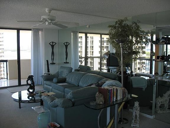 3rd image of 123 Lakeshore Dr APT 1642