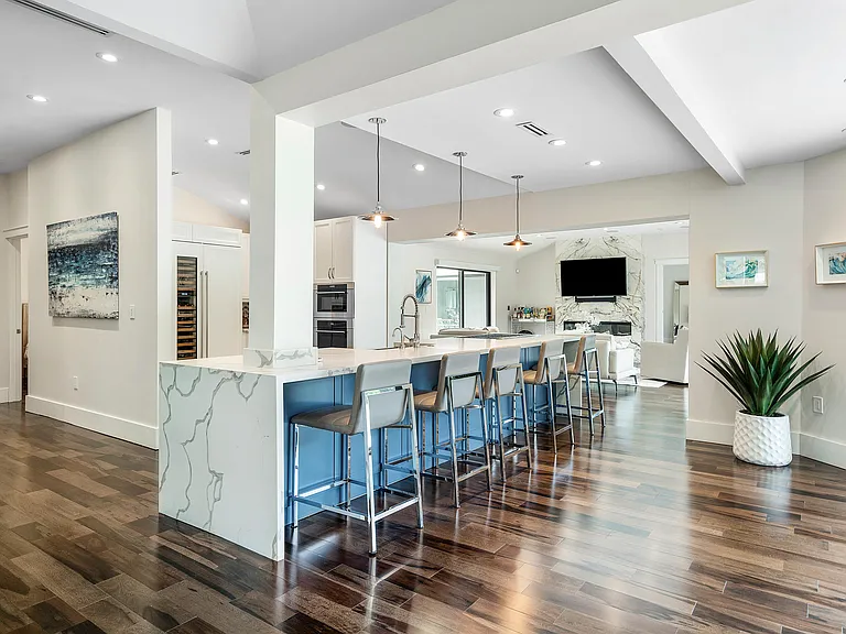 1117 Lake Dr — Photo 10