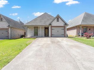 87 Springdale Dr, Gardendale, AL 35071