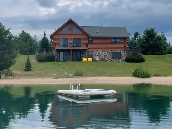 N8112 Clear Water Dr, New Lisbon, WI 53950