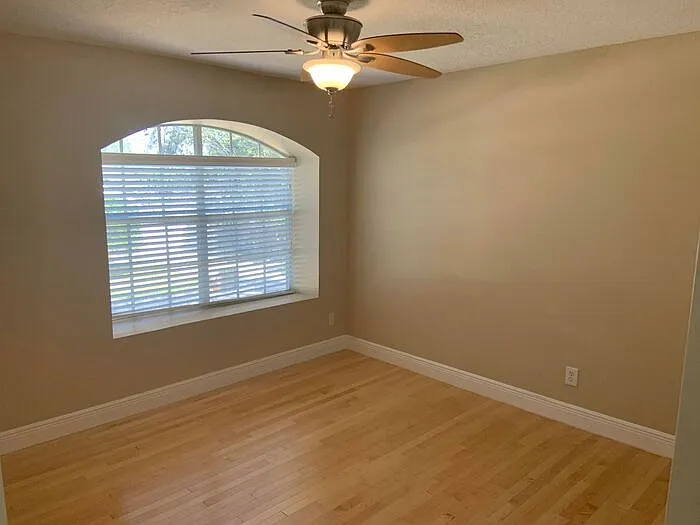 4527 Riverton Dr — Photo 2