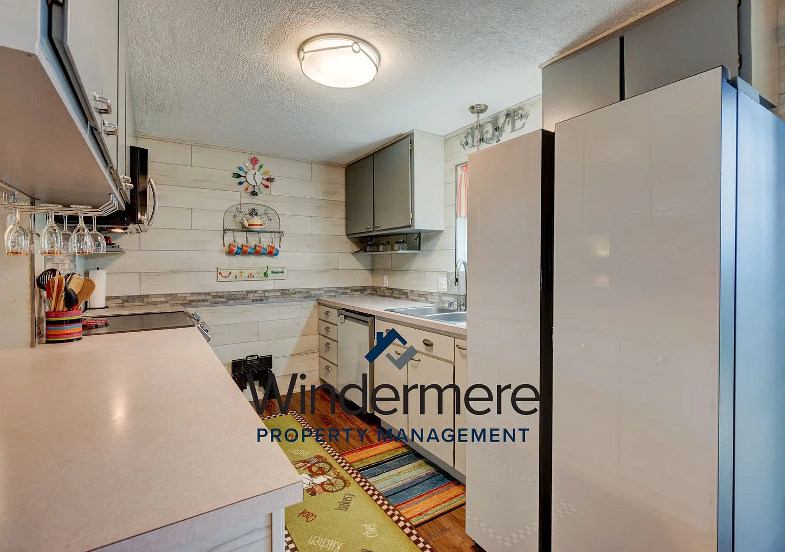 Fully-Furnished Cozy 3 Bedroom Home - (Short term-6 month lease only) — Photo 2