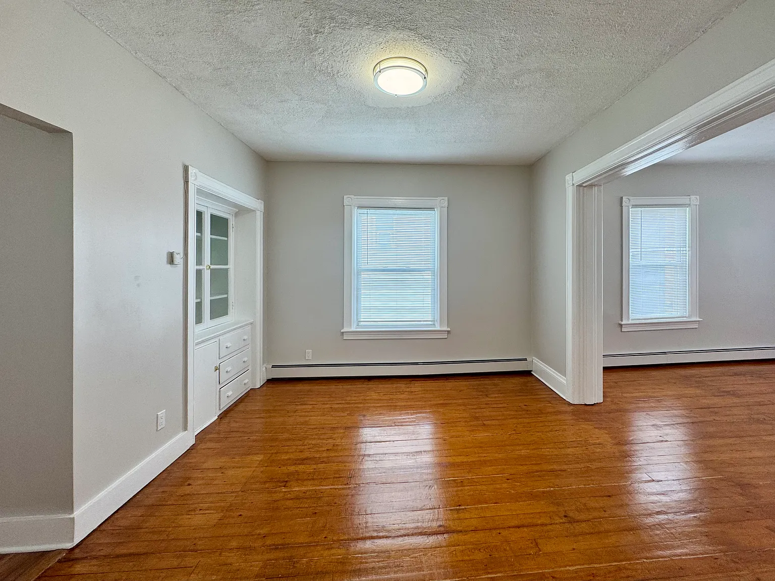 2 bed, 800 sqft, $2,000 — Photo 3