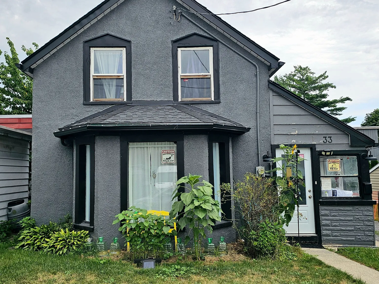 4 bed, $2,300 — Photo 1