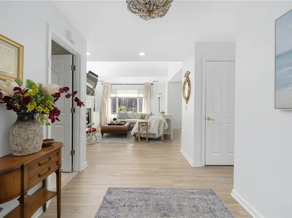 11 Vanderbilt Dr, Narragansett, RI 02882