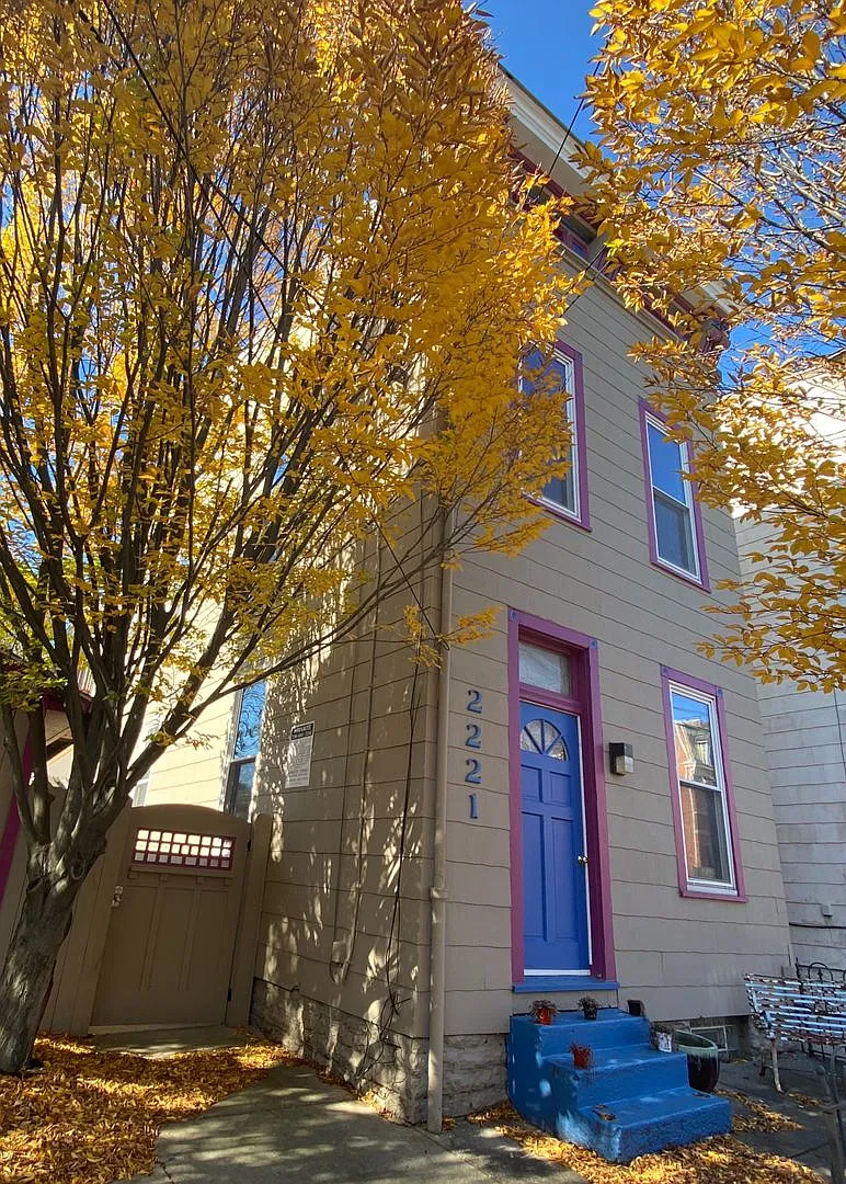 2221 Victor Rental — Photo 2
