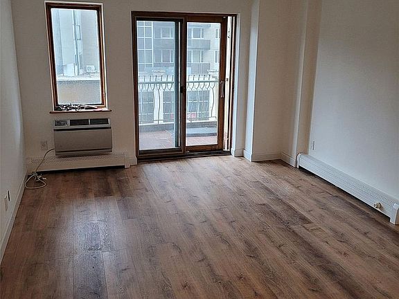 3rd image of 13347 Sanford Ave APT 5D