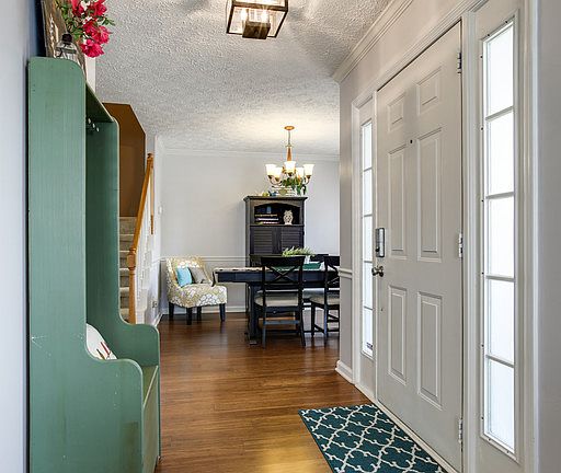 5th image of 510 Clover Leaf Ln