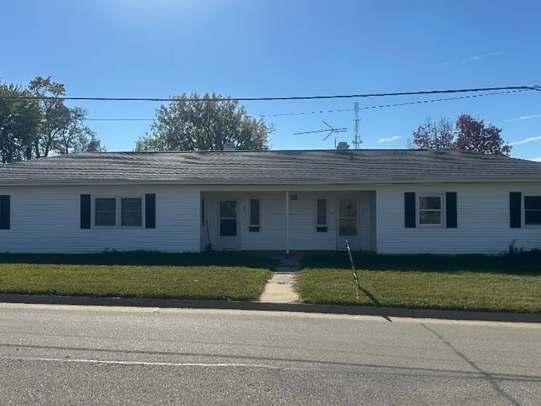 105 W Willman St — Photo 1