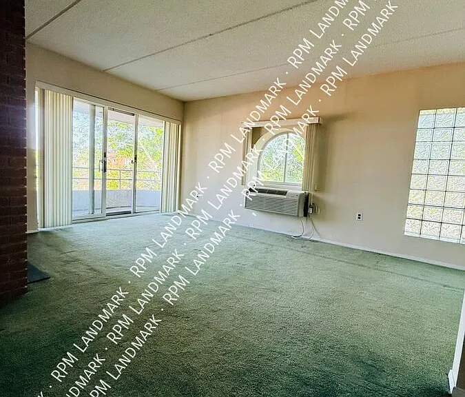 205 Mineola Blvd #5J — Photo 4