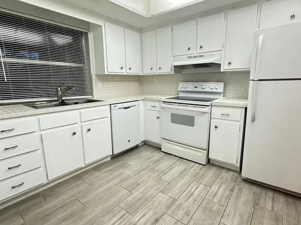 1911 NE 28th Ct APT 2B, Lighthouse Point, FL 33064