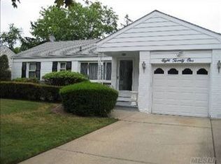 821 Chestnut St, Franklin Square, NY 11010