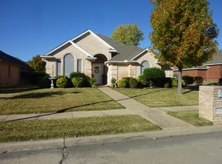 8217 Vine Wood Dr, North Richland Hills, TX 76182
