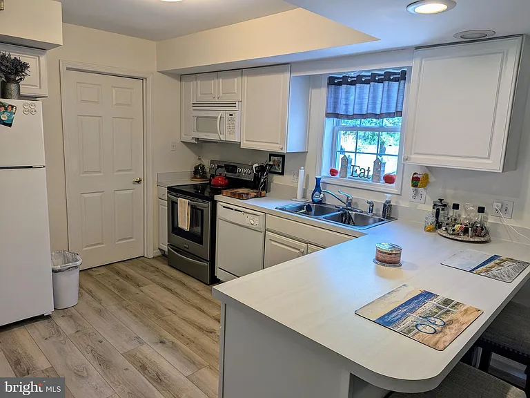47 Radcliffe Dr — Photo 9