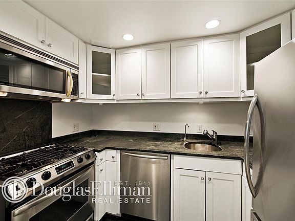5th image of 118 Suffolk St APT 1A