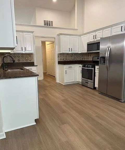 920 Charles Hall Dr — Photo 32