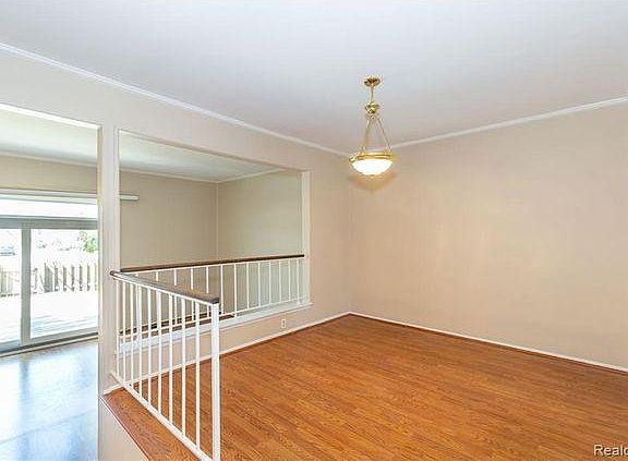 5th image of 5256 Breeze Hill Pl