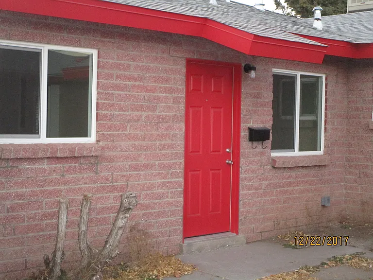 1020 Madeira Dr SE — Photo 2