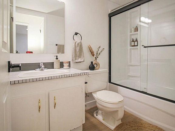 5th image of 10625 109th St NW